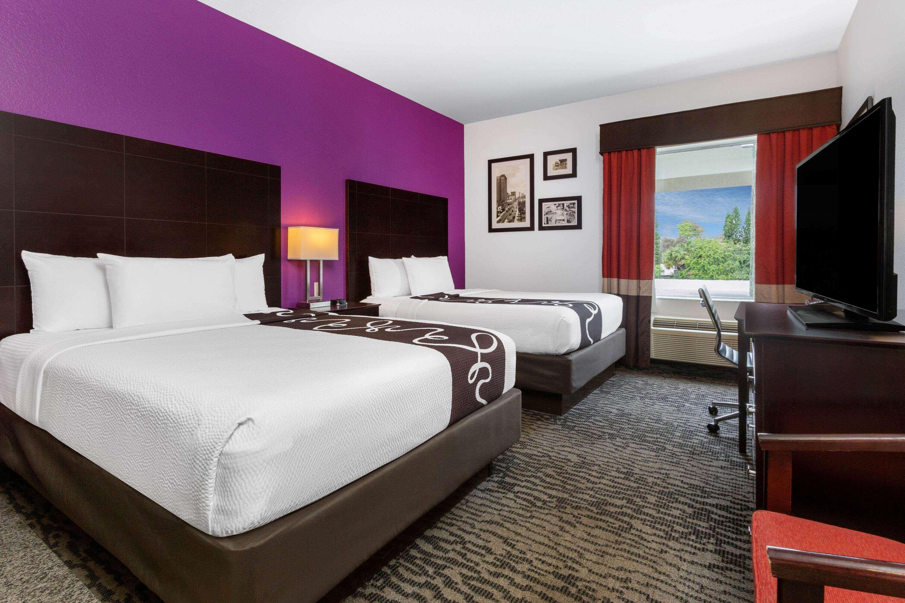 Отель La Quinta By Wyndham Tampa Bay Area-Tampa South Экстерьер фото