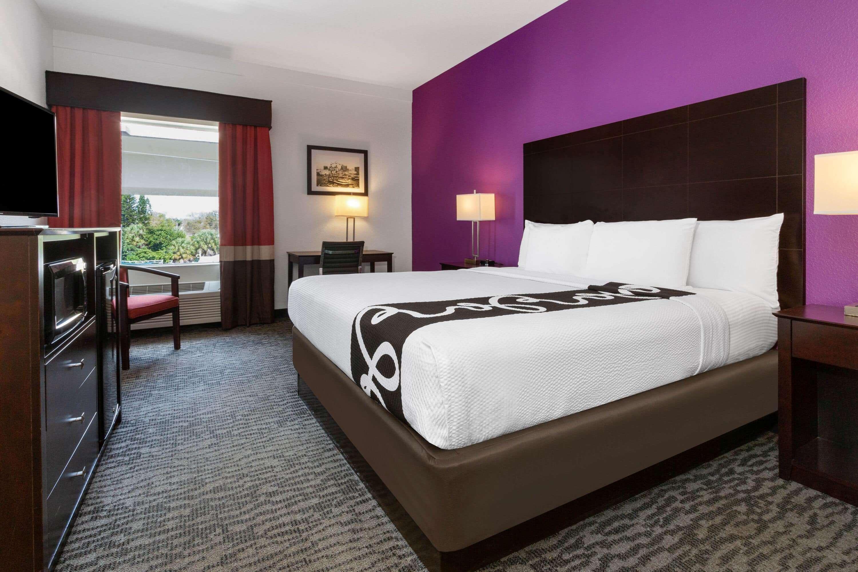 Отель La Quinta By Wyndham Tampa Bay Area-Tampa South Экстерьер фото