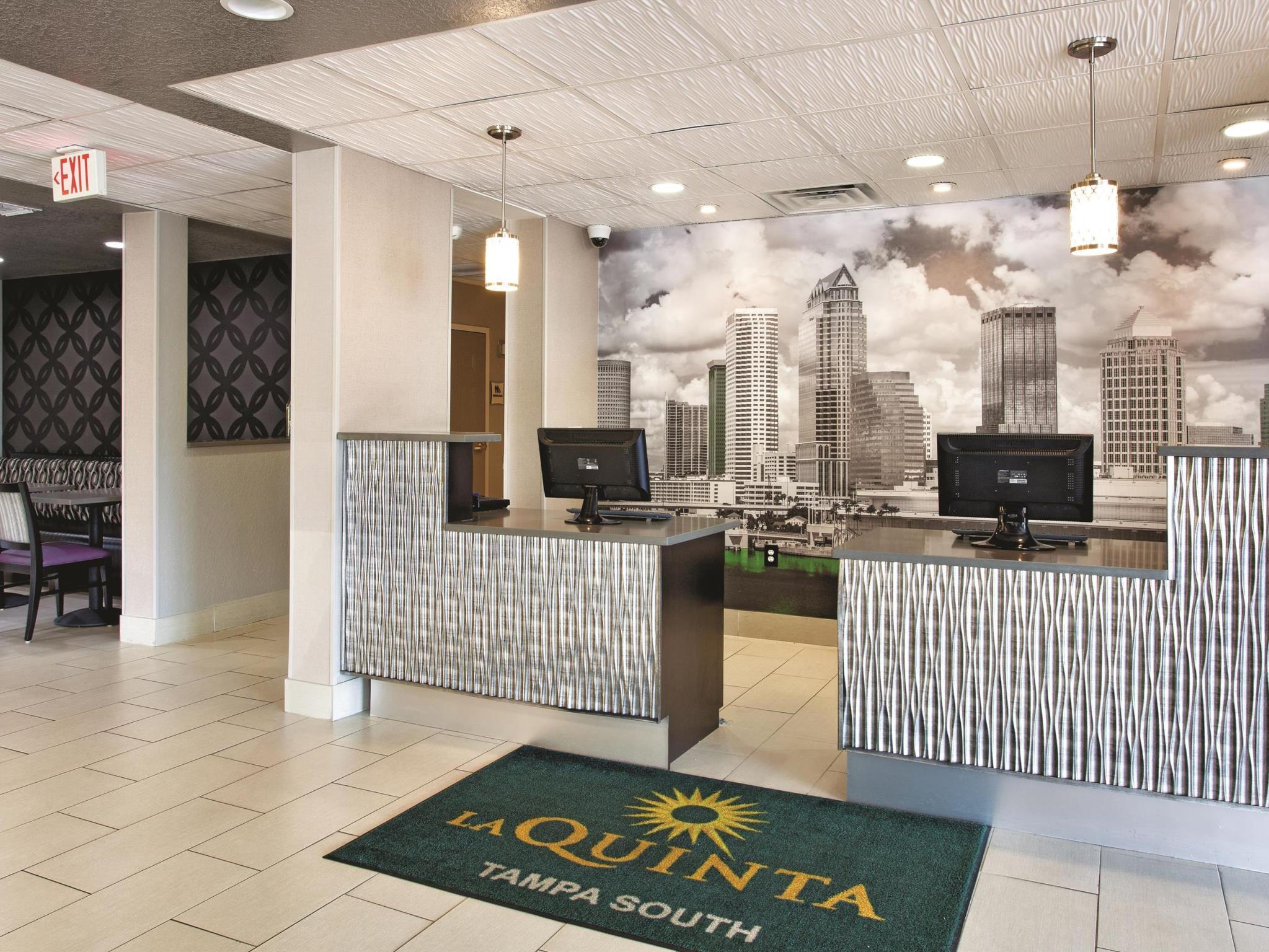 Отель La Quinta By Wyndham Tampa Bay Area-Tampa South Экстерьер фото