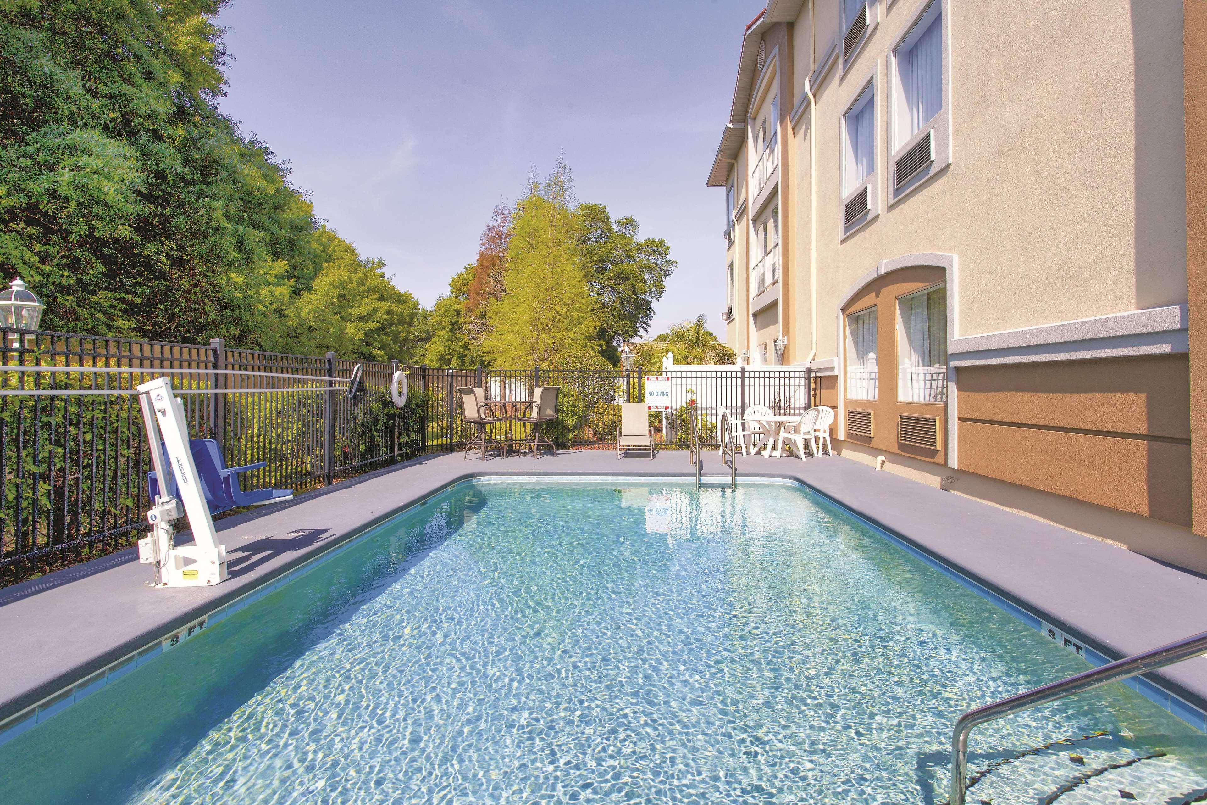 Отель La Quinta By Wyndham Tampa Bay Area-Tampa South Экстерьер фото