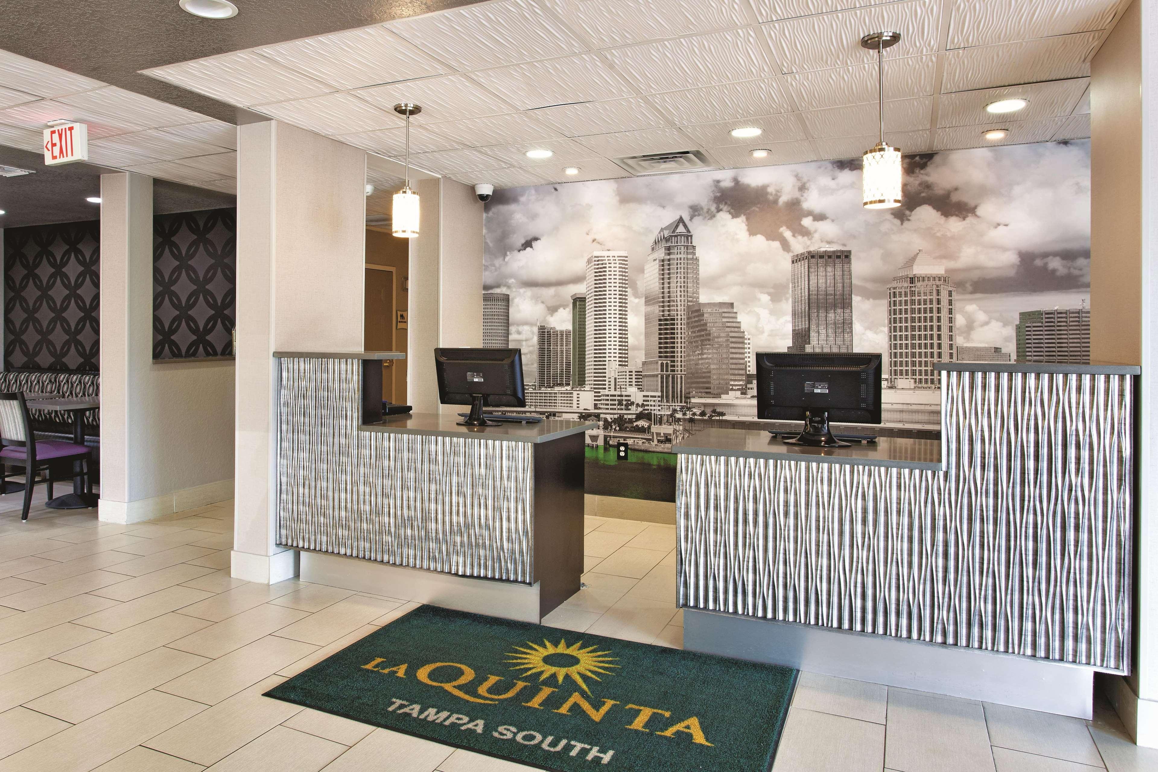 Отель La Quinta By Wyndham Tampa Bay Area-Tampa South Экстерьер фото