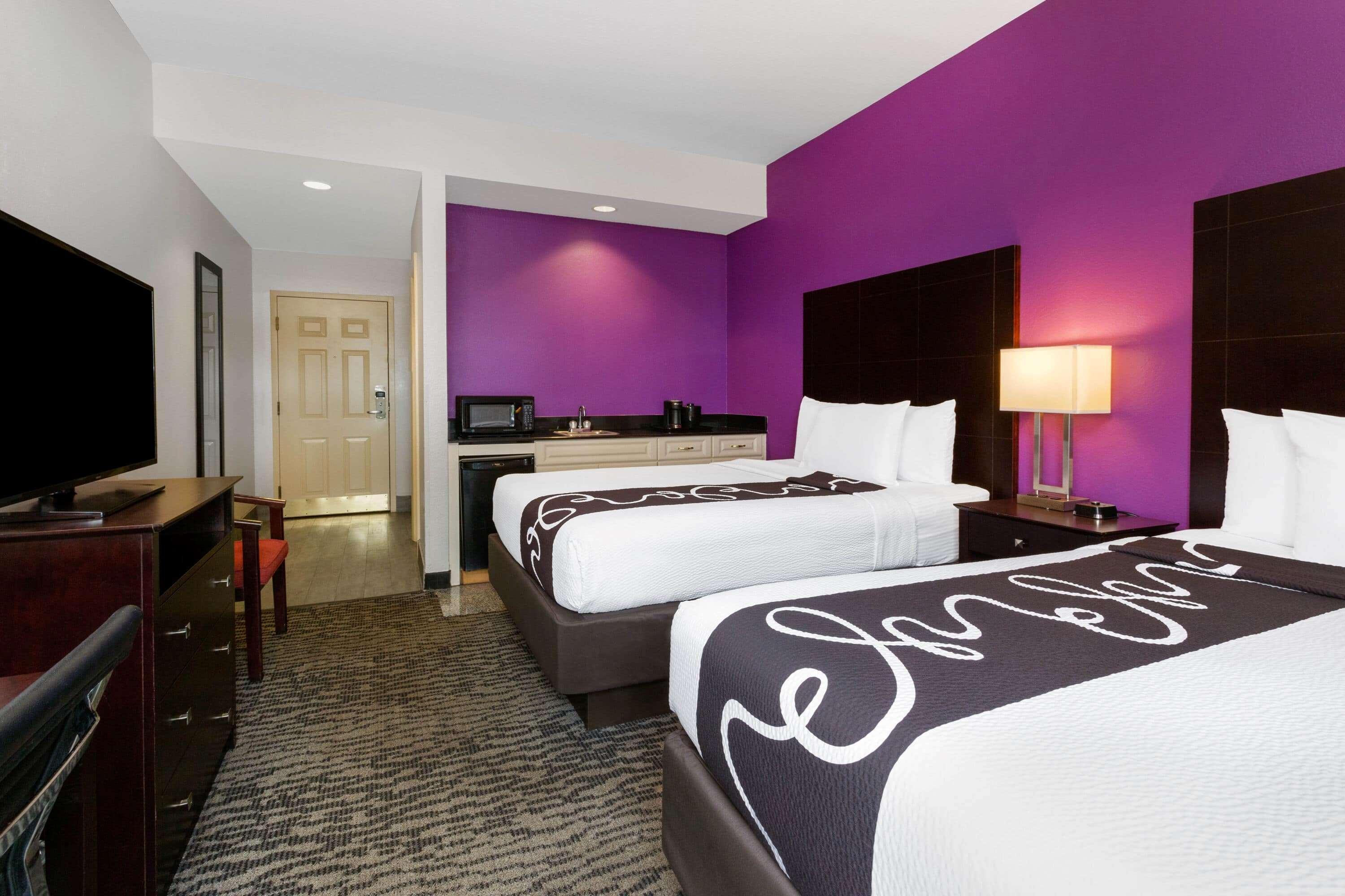Отель La Quinta By Wyndham Tampa Bay Area-Tampa South Экстерьер фото