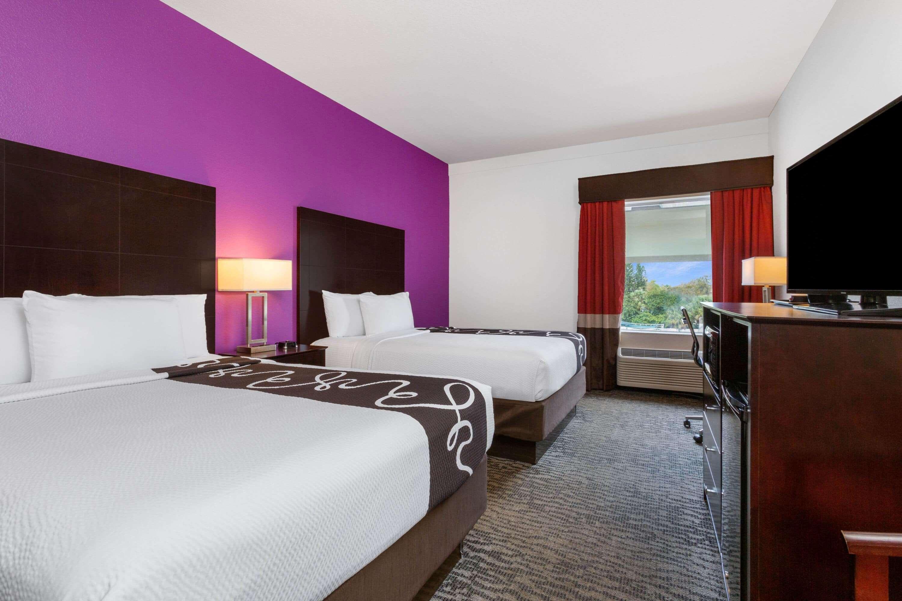 Отель La Quinta By Wyndham Tampa Bay Area-Tampa South Экстерьер фото