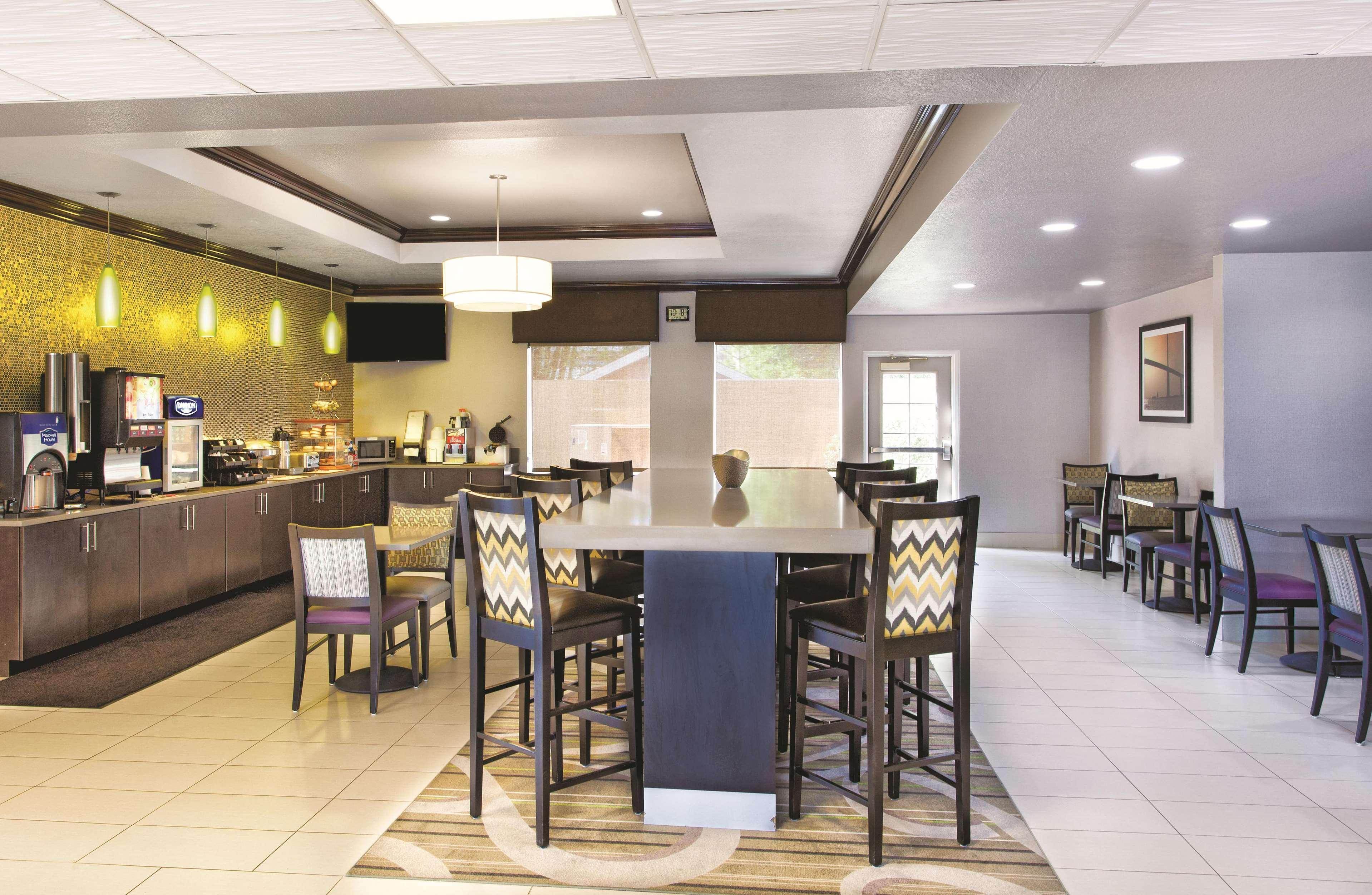 Отель La Quinta By Wyndham Tampa Bay Area-Tampa South Экстерьер фото