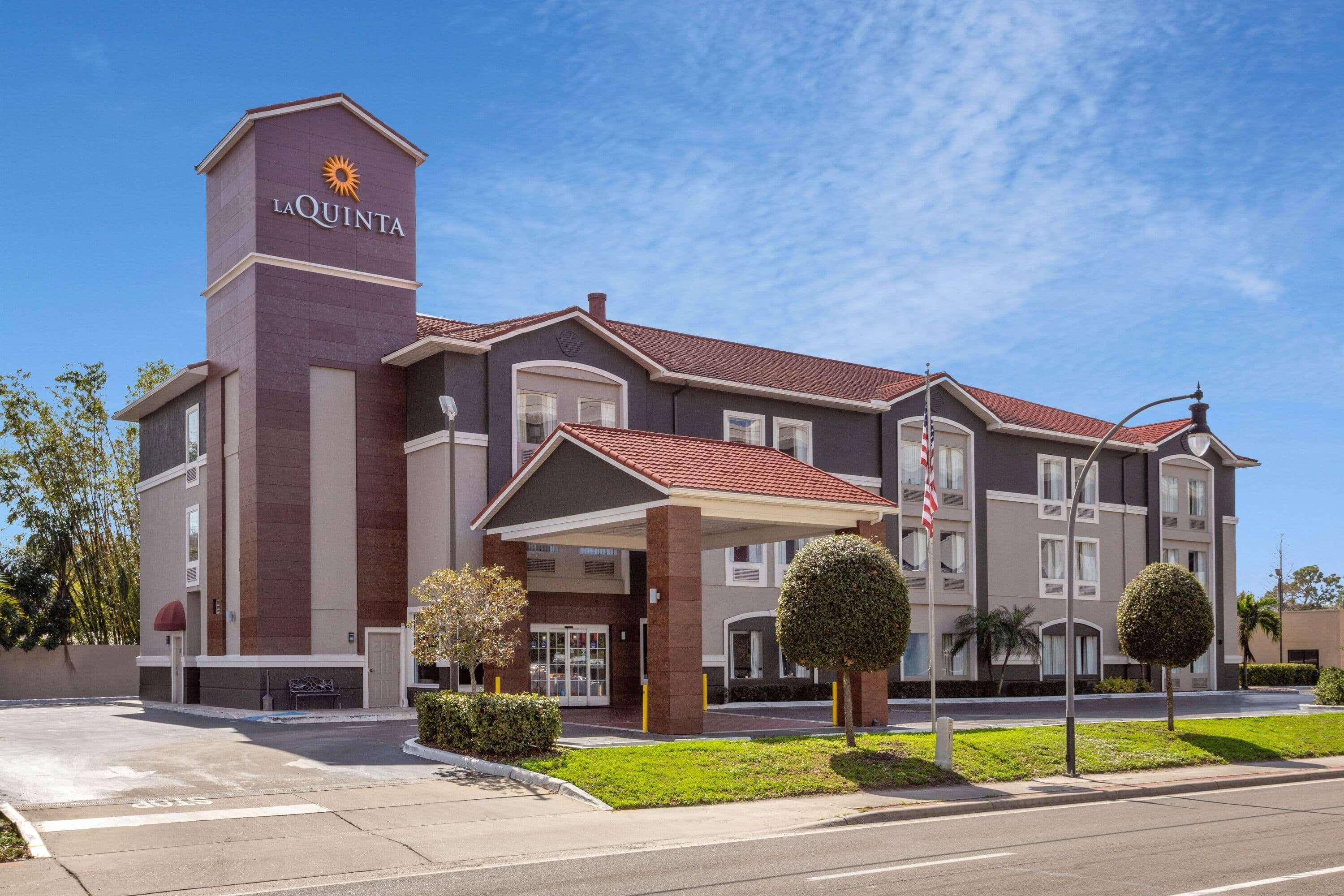 Отель La Quinta By Wyndham Tampa Bay Area-Tampa South Экстерьер фото