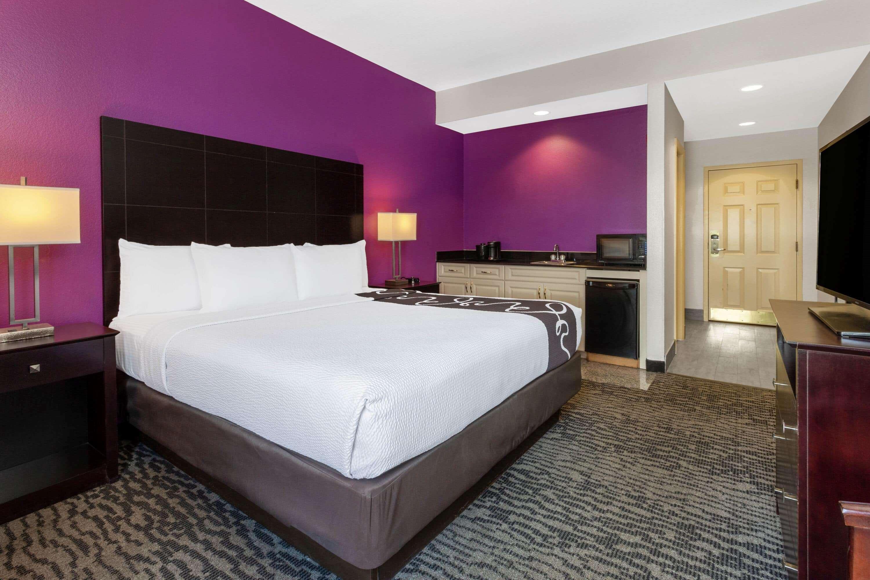 Отель La Quinta By Wyndham Tampa Bay Area-Tampa South Экстерьер фото