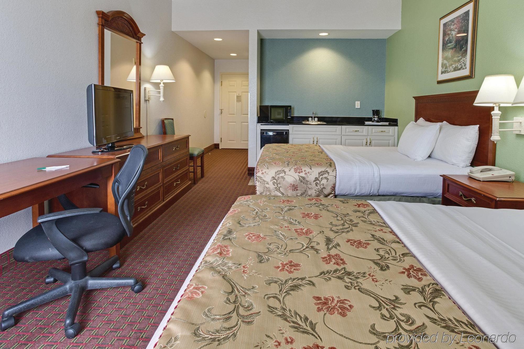 Отель La Quinta By Wyndham Tampa Bay Area-Tampa South Экстерьер фото