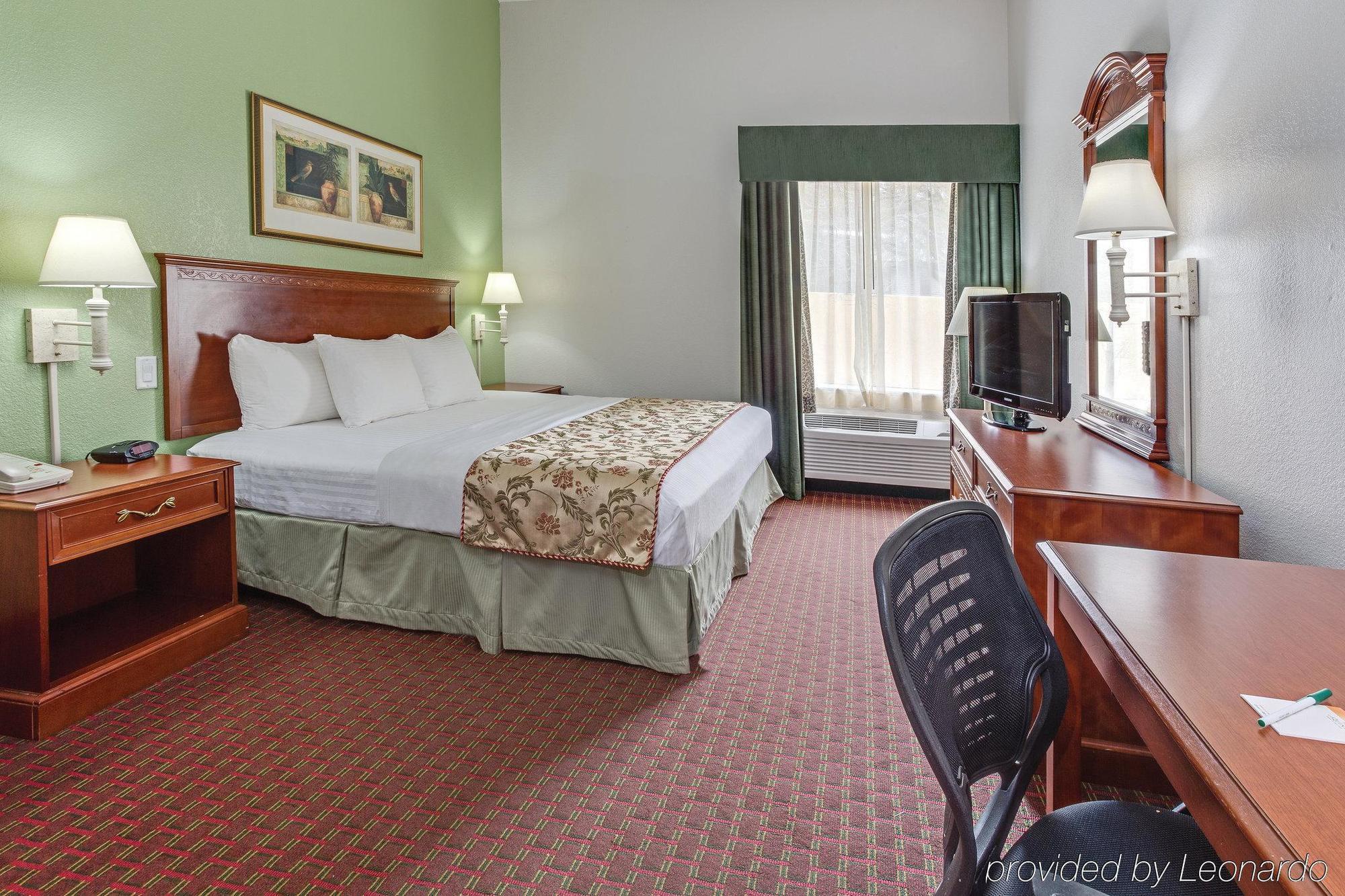 Отель La Quinta By Wyndham Tampa Bay Area-Tampa South Экстерьер фото