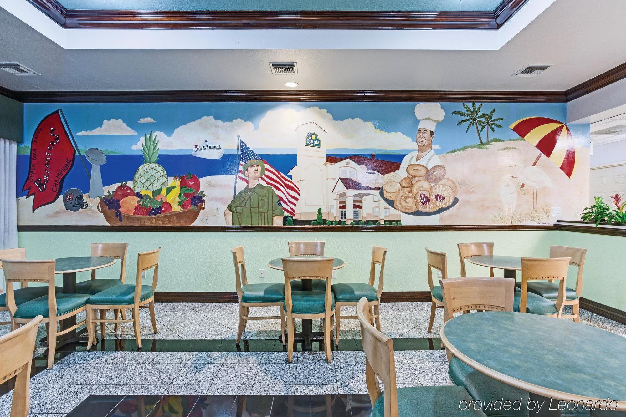 Отель La Quinta By Wyndham Tampa Bay Area-Tampa South Экстерьер фото