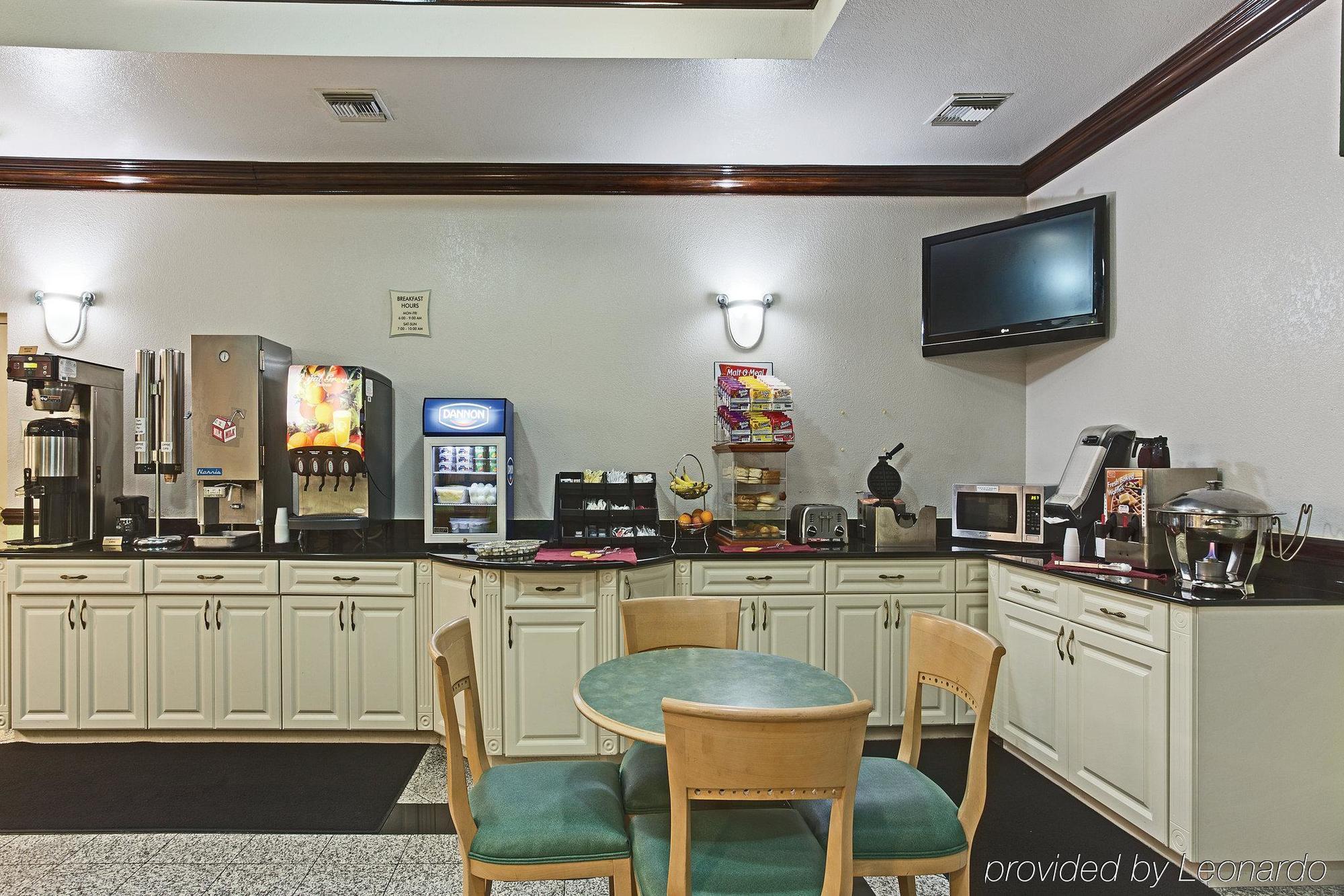 Отель La Quinta By Wyndham Tampa Bay Area-Tampa South Экстерьер фото