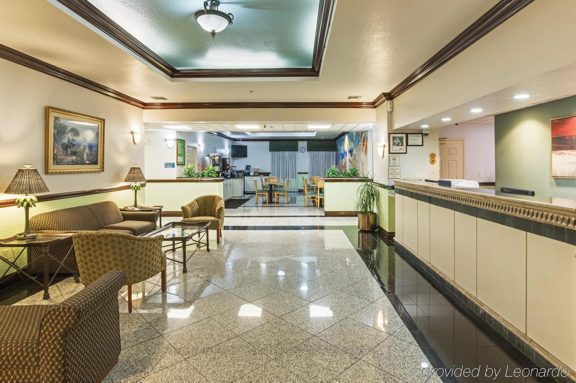 Отель La Quinta By Wyndham Tampa Bay Area-Tampa South Экстерьер фото