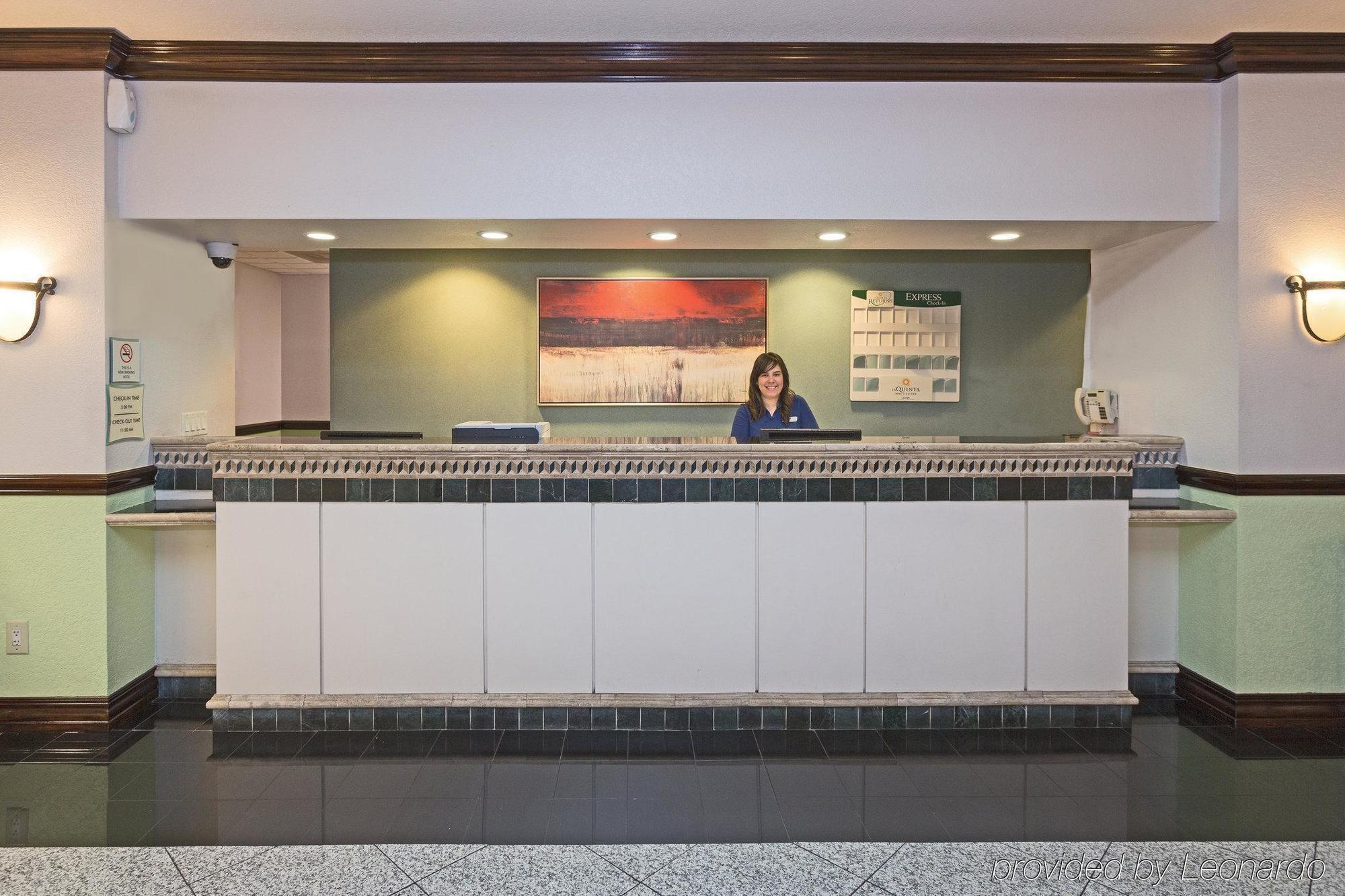 Отель La Quinta By Wyndham Tampa Bay Area-Tampa South Экстерьер фото