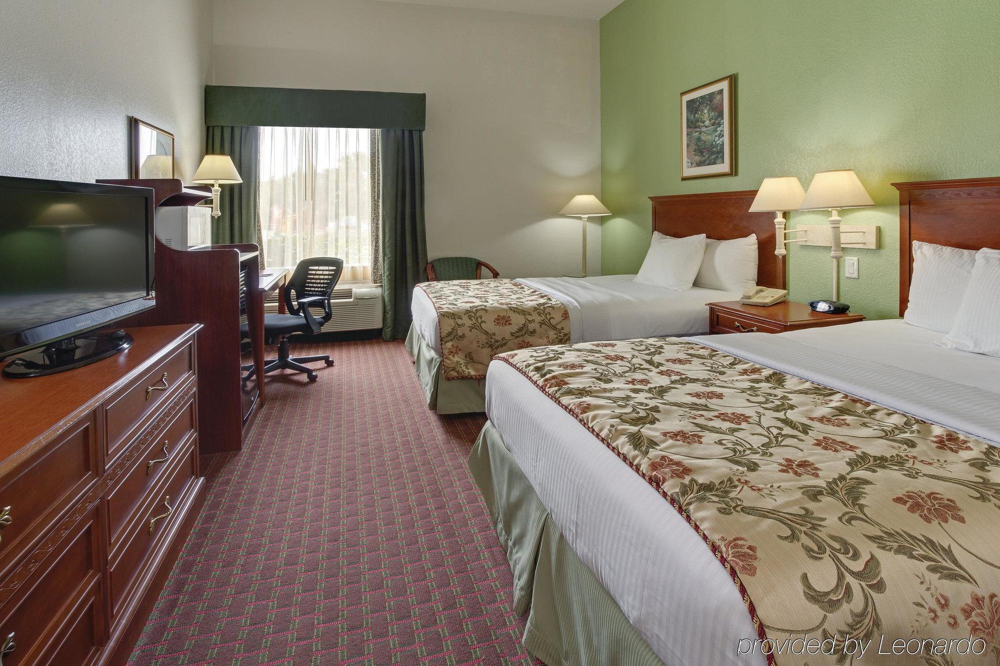 Отель La Quinta By Wyndham Tampa Bay Area-Tampa South Экстерьер фото