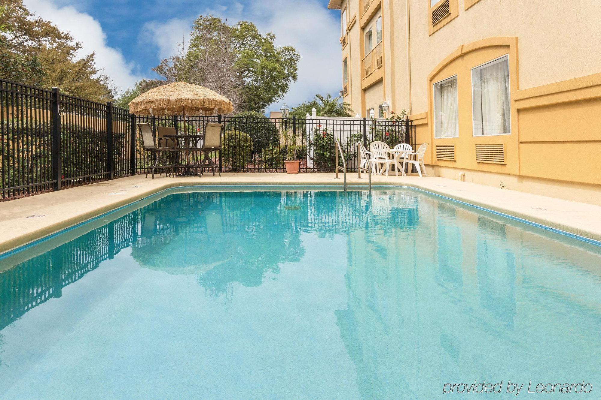 Отель La Quinta By Wyndham Tampa Bay Area-Tampa South Экстерьер фото