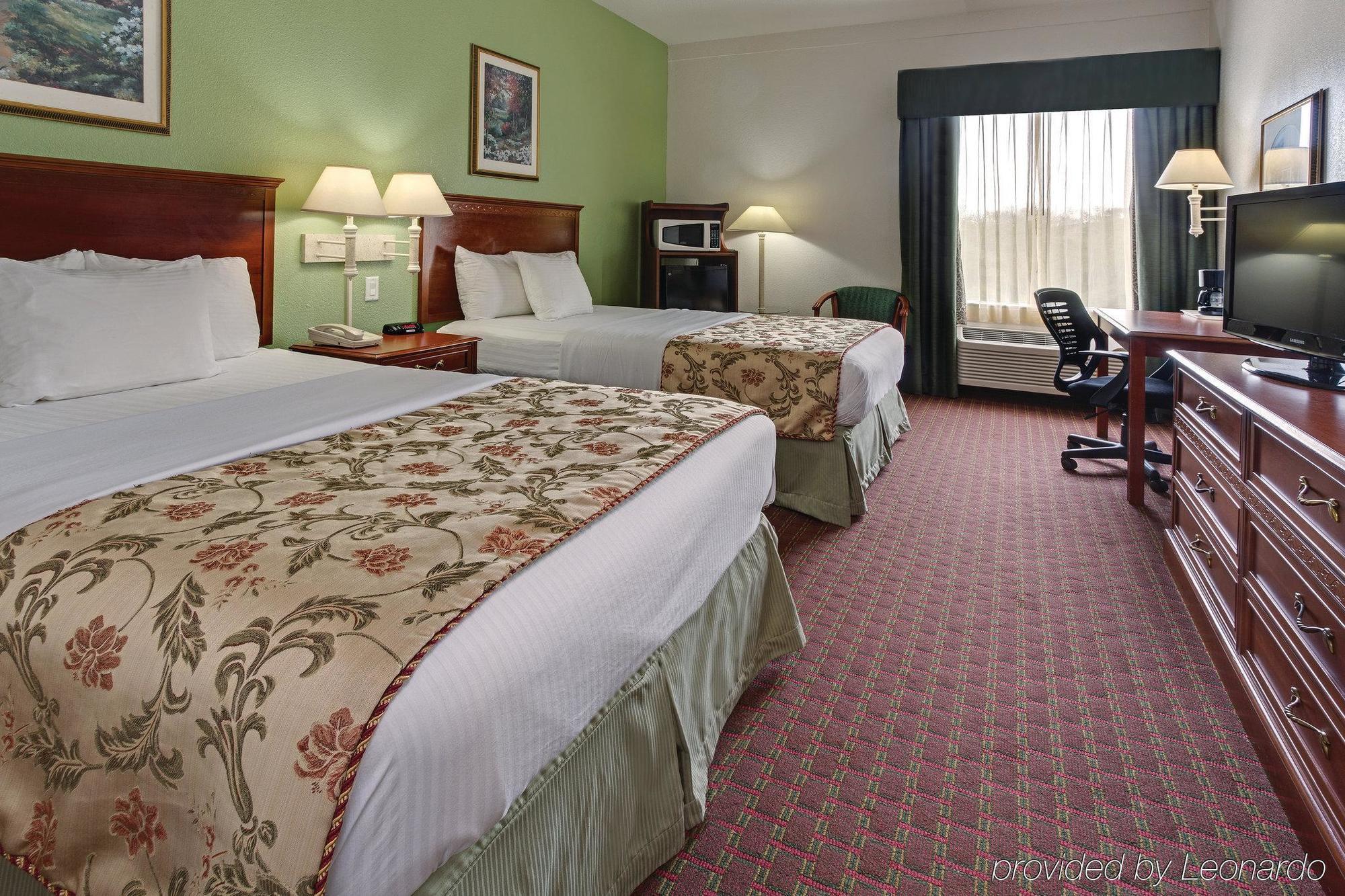 Отель La Quinta By Wyndham Tampa Bay Area-Tampa South Экстерьер фото