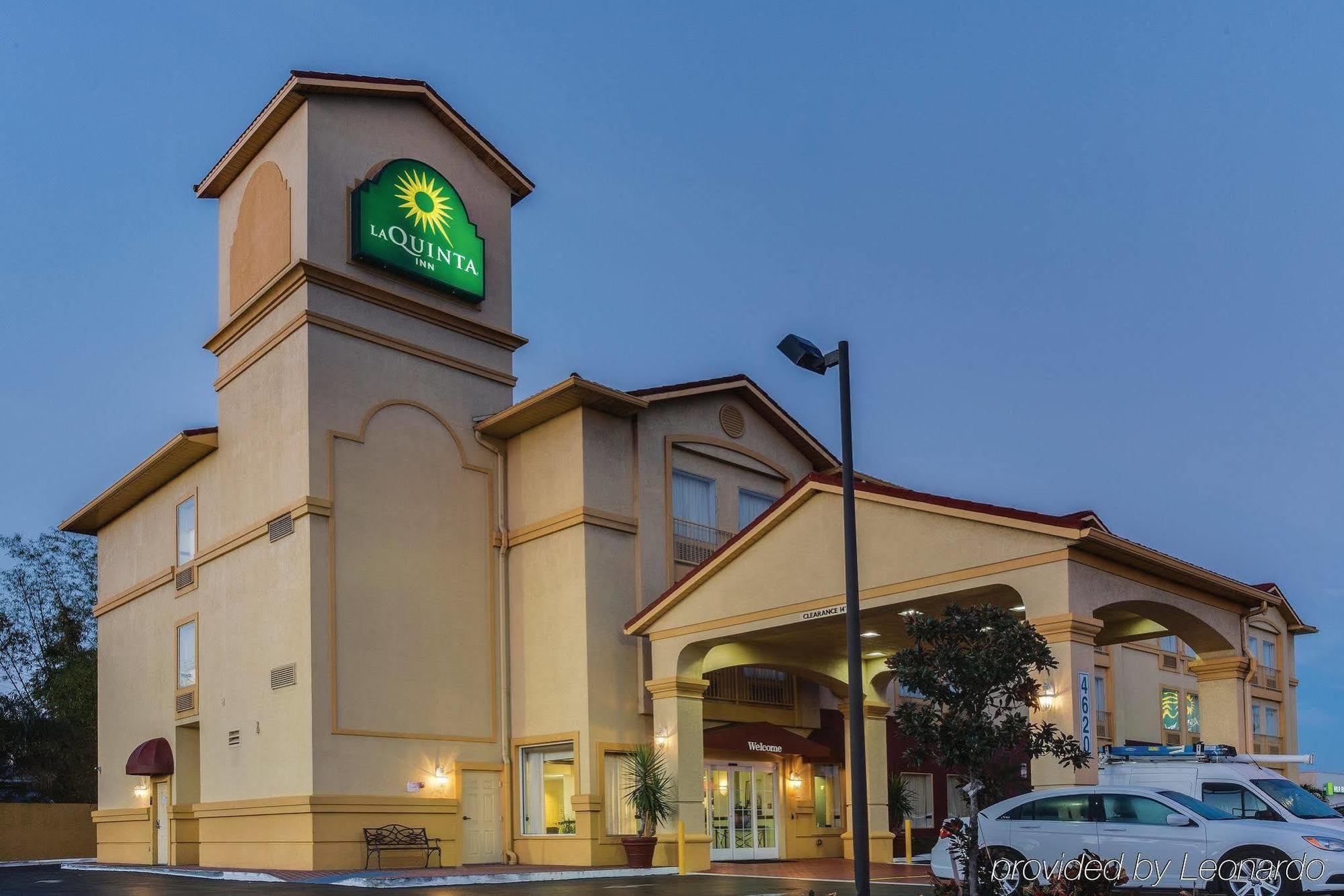 Отель La Quinta By Wyndham Tampa Bay Area-Tampa South Экстерьер фото