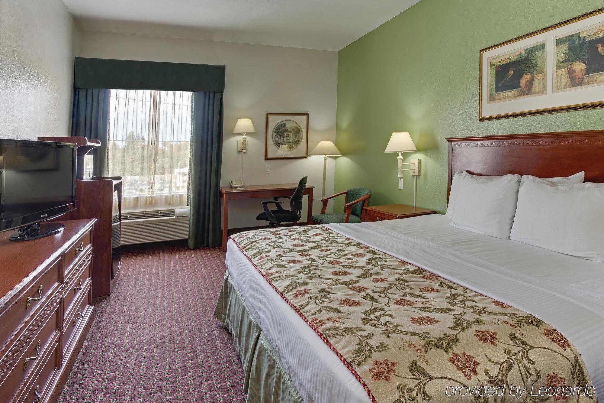 Отель La Quinta By Wyndham Tampa Bay Area-Tampa South Экстерьер фото